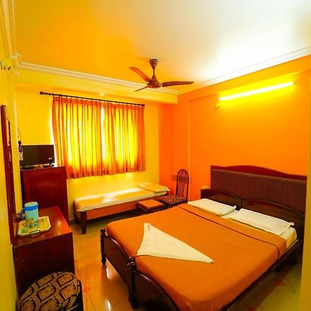 Amogha Residency Hotell Mysore Exteriör bild