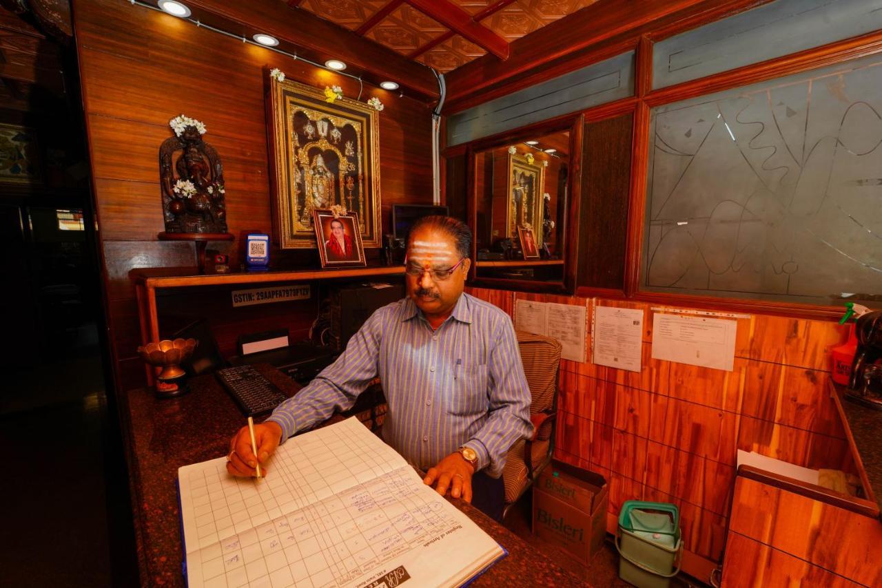 Amogha Residency Hotell Mysore Exteriör bild