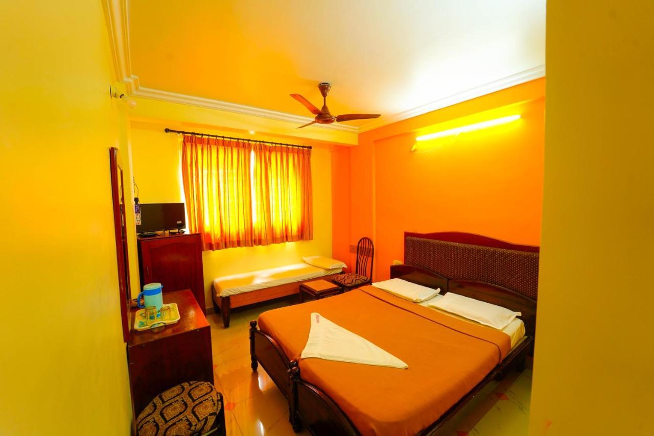 Amogha Residency Hotell Mysore Exteriör bild