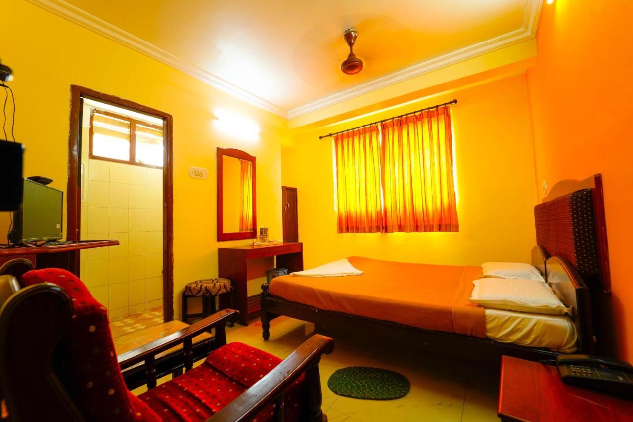 Amogha Residency Hotell Mysore Exteriör bild