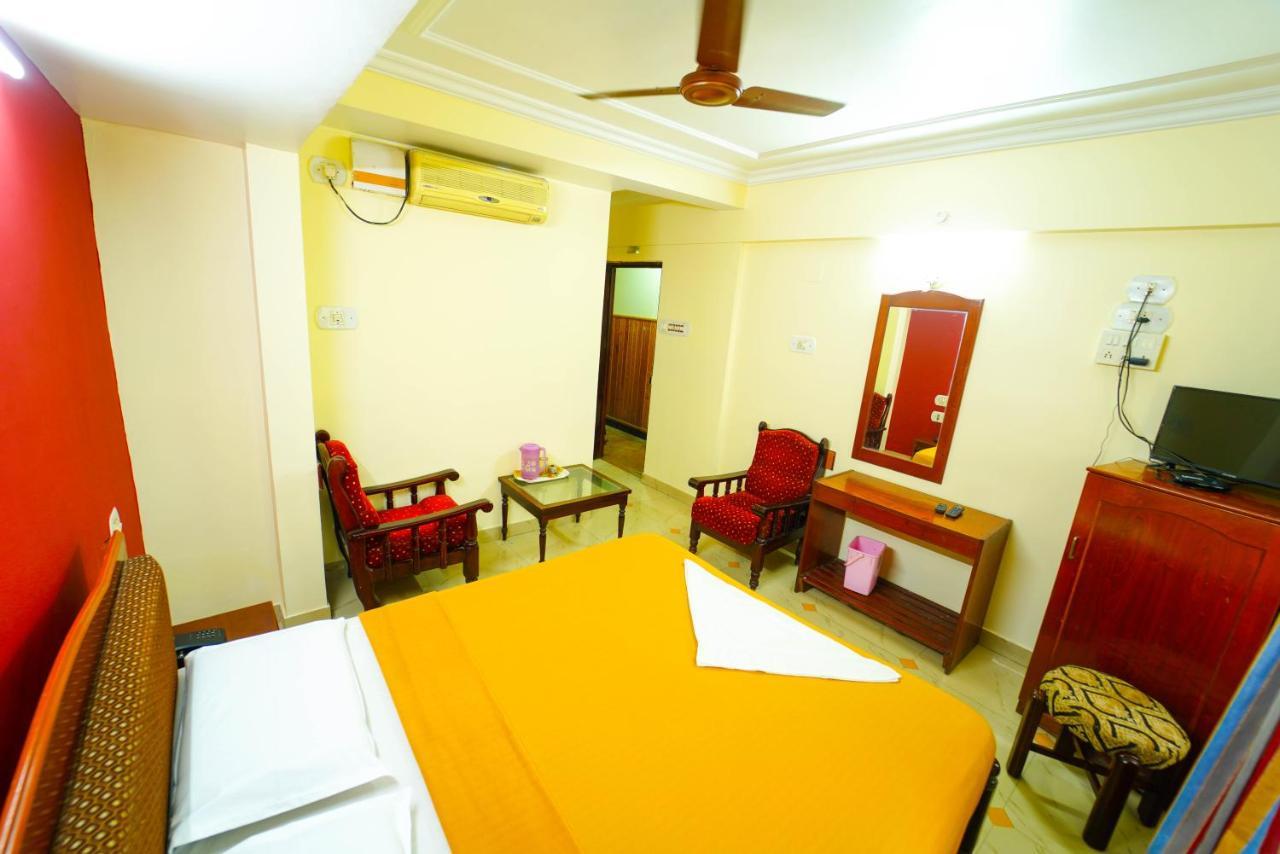 Amogha Residency Hotell Mysore Exteriör bild