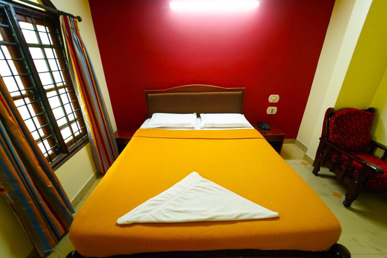 Amogha Residency Hotell Mysore Exteriör bild