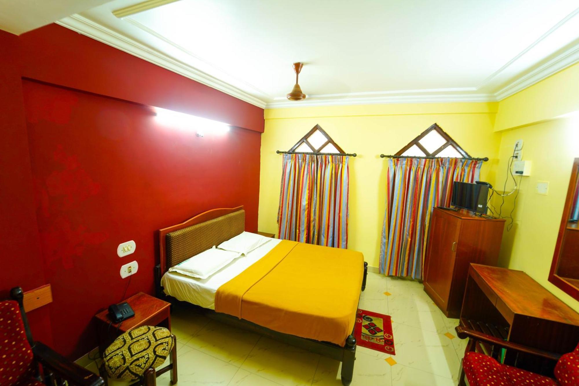 Amogha Residency Hotell Mysore Exteriör bild