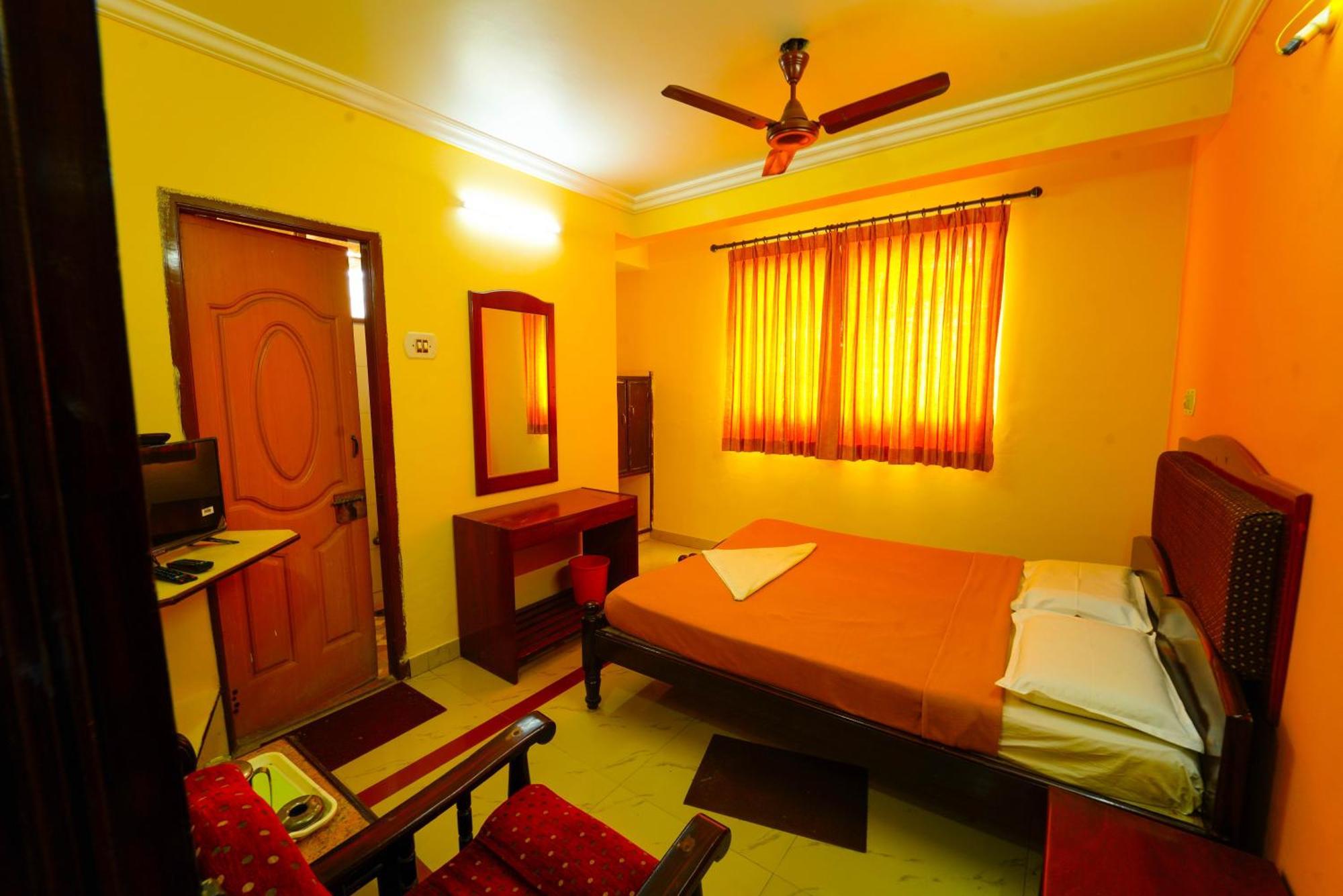 Amogha Residency Hotell Mysore Exteriör bild